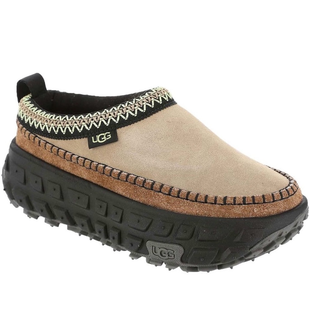 UGG Venture Daze Slip-On Shoes, Size 8, Worn Once, Tan suede and black sole